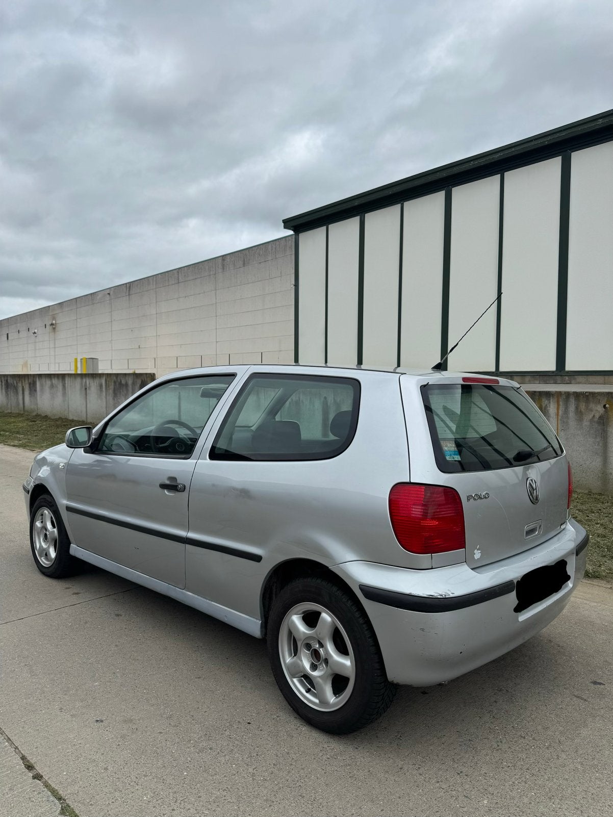 Vw Polo 1,4 benzine met keuring + euro4 + alu velgen …, Autos, Argent ou Gris, Achat, Entreprise, Boîte manuelle