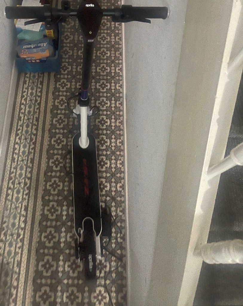 Aprilia eSRZ elektrische step zo goed als nieuw  oplader, Ophalen, Nieuw, Elektrische step (E-scooter), Aprilia