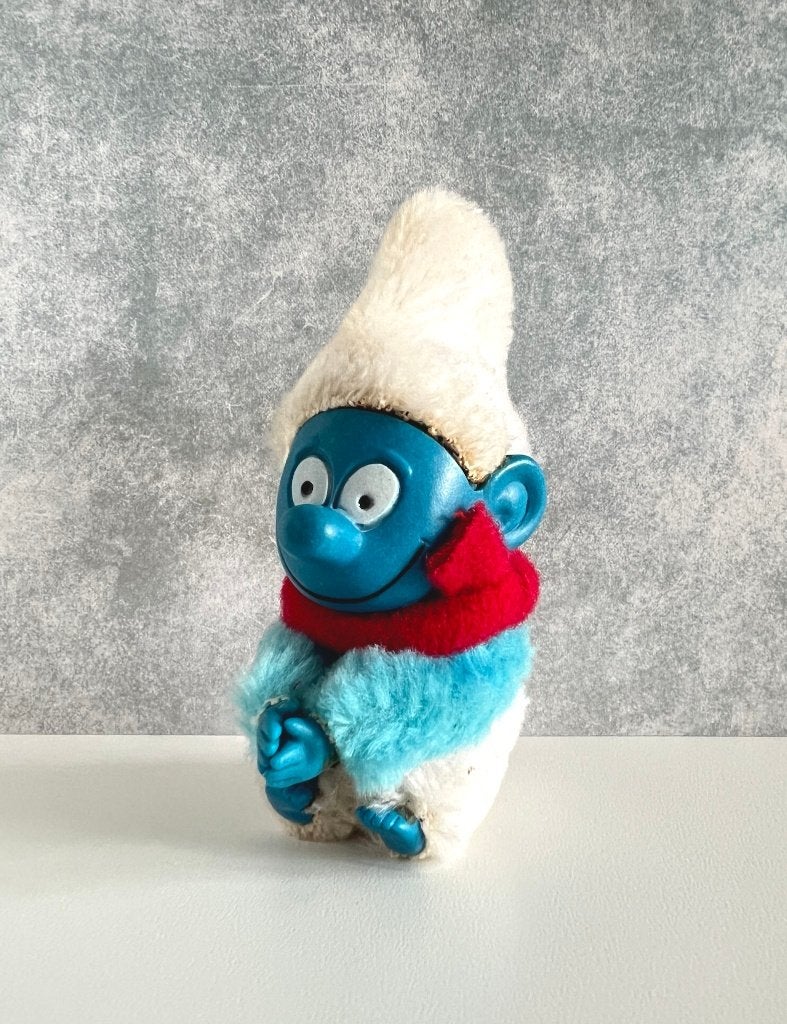 Peluche pince-doigt Schtroumpf avec écharpe rouge, Verzamelen, Aucun, Aucun, Ophalen of Verzenden, Poppetje, Figuurtje of Knuffel