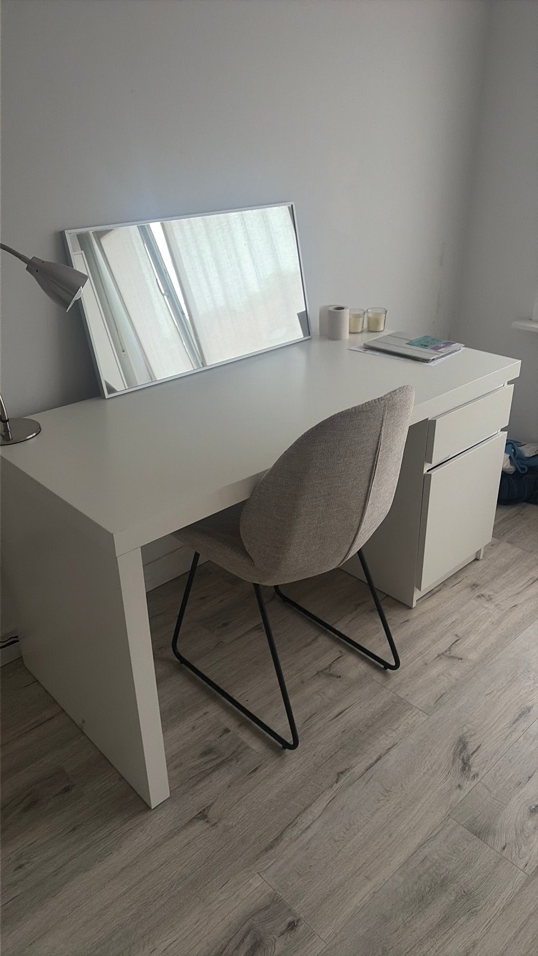Bureau blanc, Enlèvement, Comme neuf