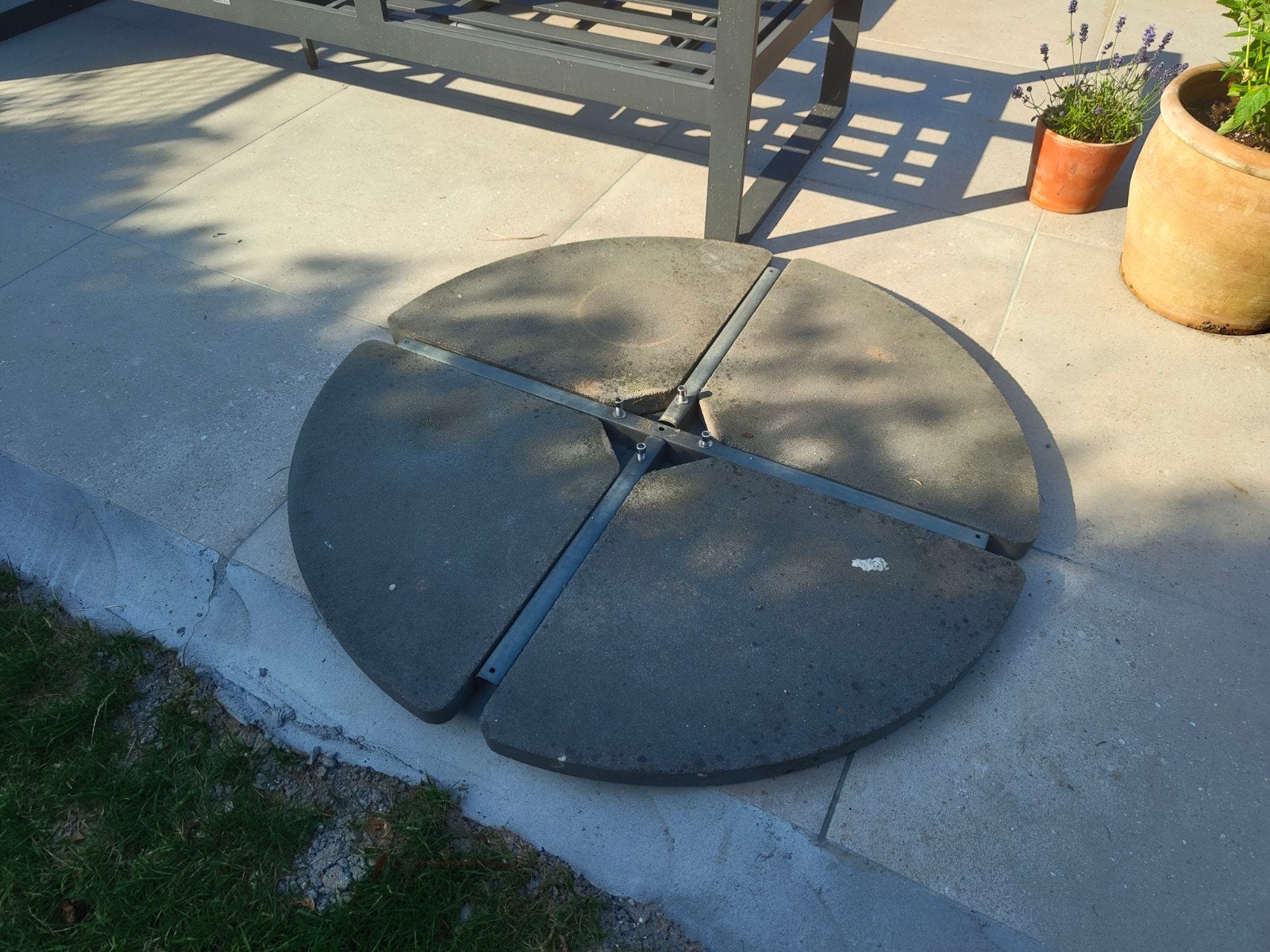 Parasolvoet en tegels (64 kg), Tuin en Terras, Ophalen, Parasolvoet