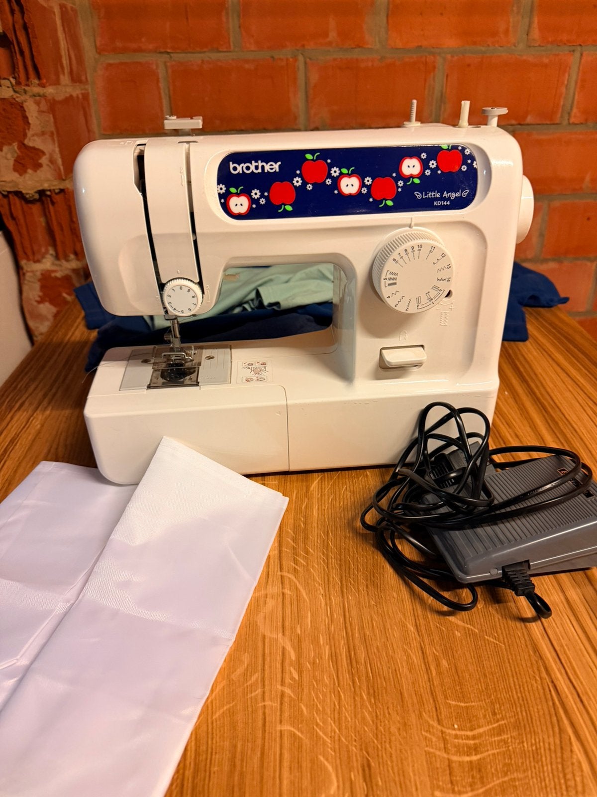 Brother little angel KD144, Ophalen, Zo goed als nieuw, Naaimachine, Brother