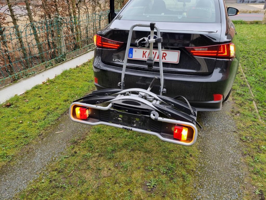 Porte-vélos pour deux vélos en très bon état
plus.. THULÉ, Autos : Divers, Porte-vélos, Enlèvement