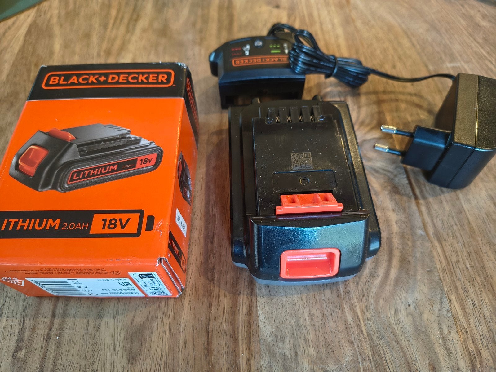 Batterijen en oplader Black + Decker, Hobby en Vrije tijd, Modelbouw | Radiografisch | Auto's, Ophalen
