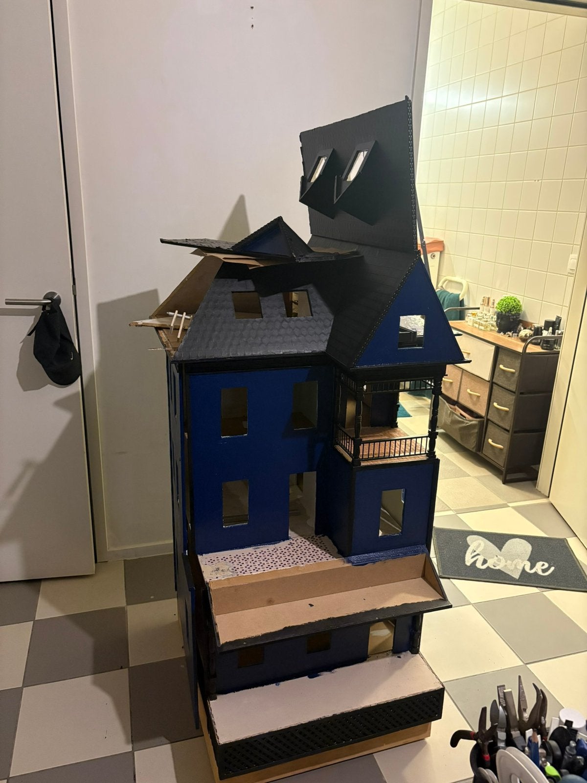 Mooi poppenhuis opknapper, Kinderen en Baby's, Speelgoed | Poppenhuizen, Ophalen, Zo goed als nieuw, Poppenhuis