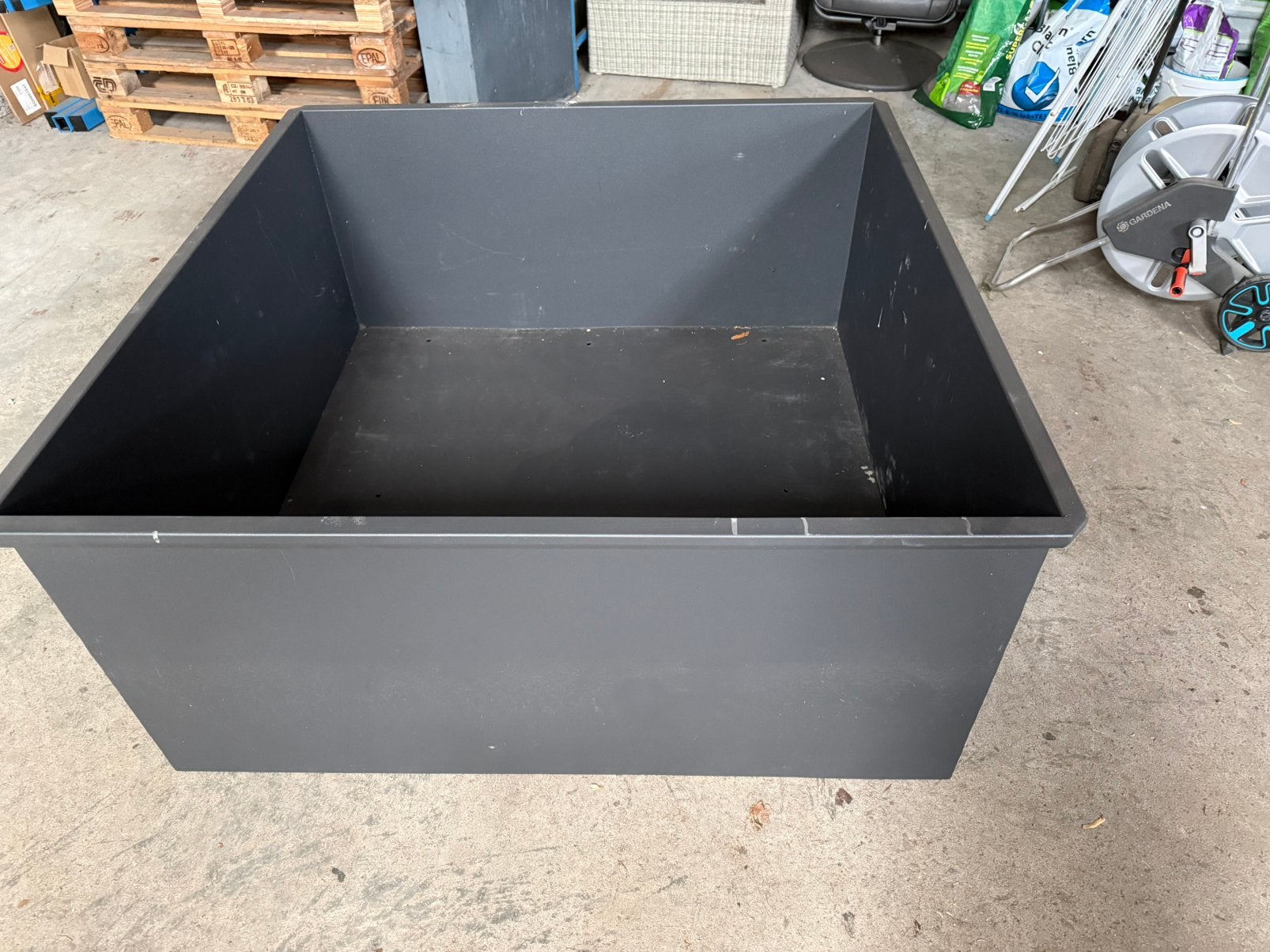 Grote aluminium bloembak 131 x 131 x 60 cm, Ophalen, Gebruikt
