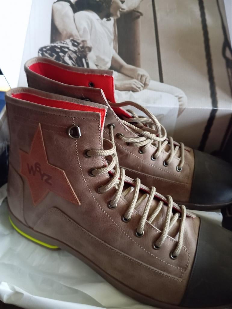 W6YZ - bottes brunes avec détails fluorescents, Walter VB, t, Vêtements | Hommes, Chaussures, Enlèvement ou Envoi, Bottes