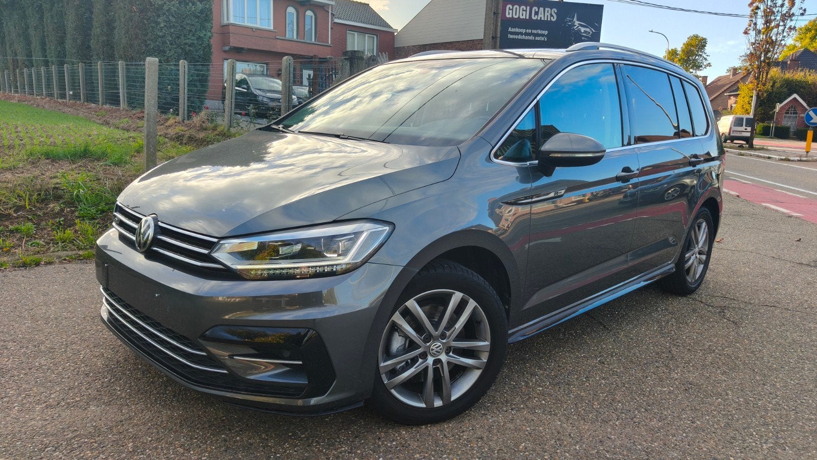 VOLKSWAGEN Touran 5 places (Automatique) 
« Highline 1.6 TDI, Autos, Argent ou Gris, Achat, Euro 6, Entreprise