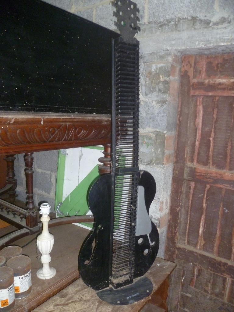 METALEN GITAAR VOOR CD IN OP TE BERGEN, Antiek en Kunst, Ophalen
