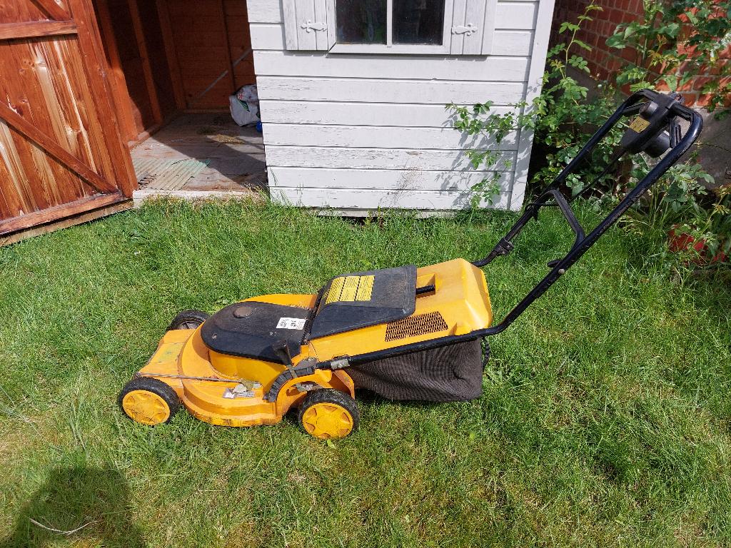stiga electrische grasmaaier kleine tuin, Démarrage électrique, Tondeuse rotative, 30 à 39 cm, Enlèvement