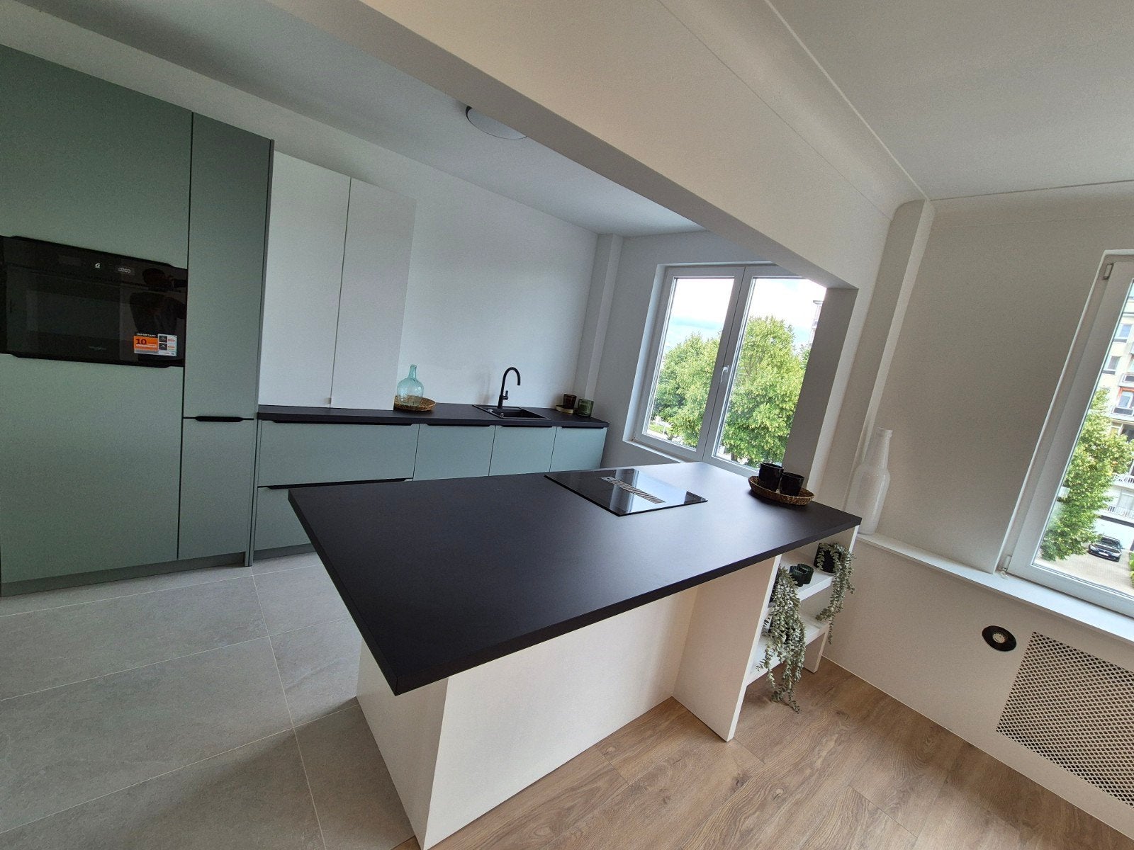 Volledig vernieuwd 2 slaapkamer app met 105m2, Anvers (ville)