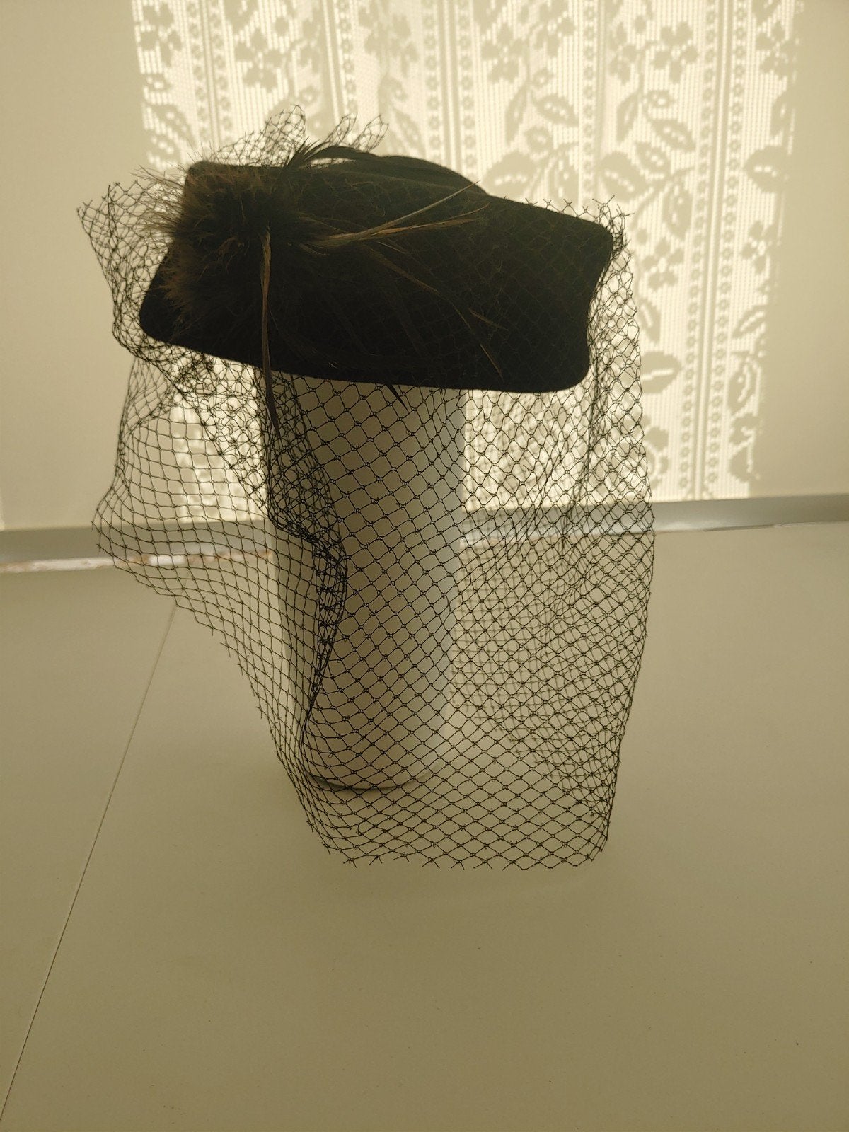 Ancien bibi ou chapeau de cocktail  élégant ancien, Enlèvement ou Envoi, Porté, Chapeau