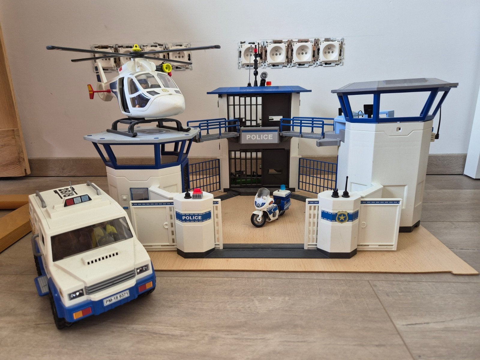 Playmobil gevangenis, politiehelikopter en politieauto, Ophalen