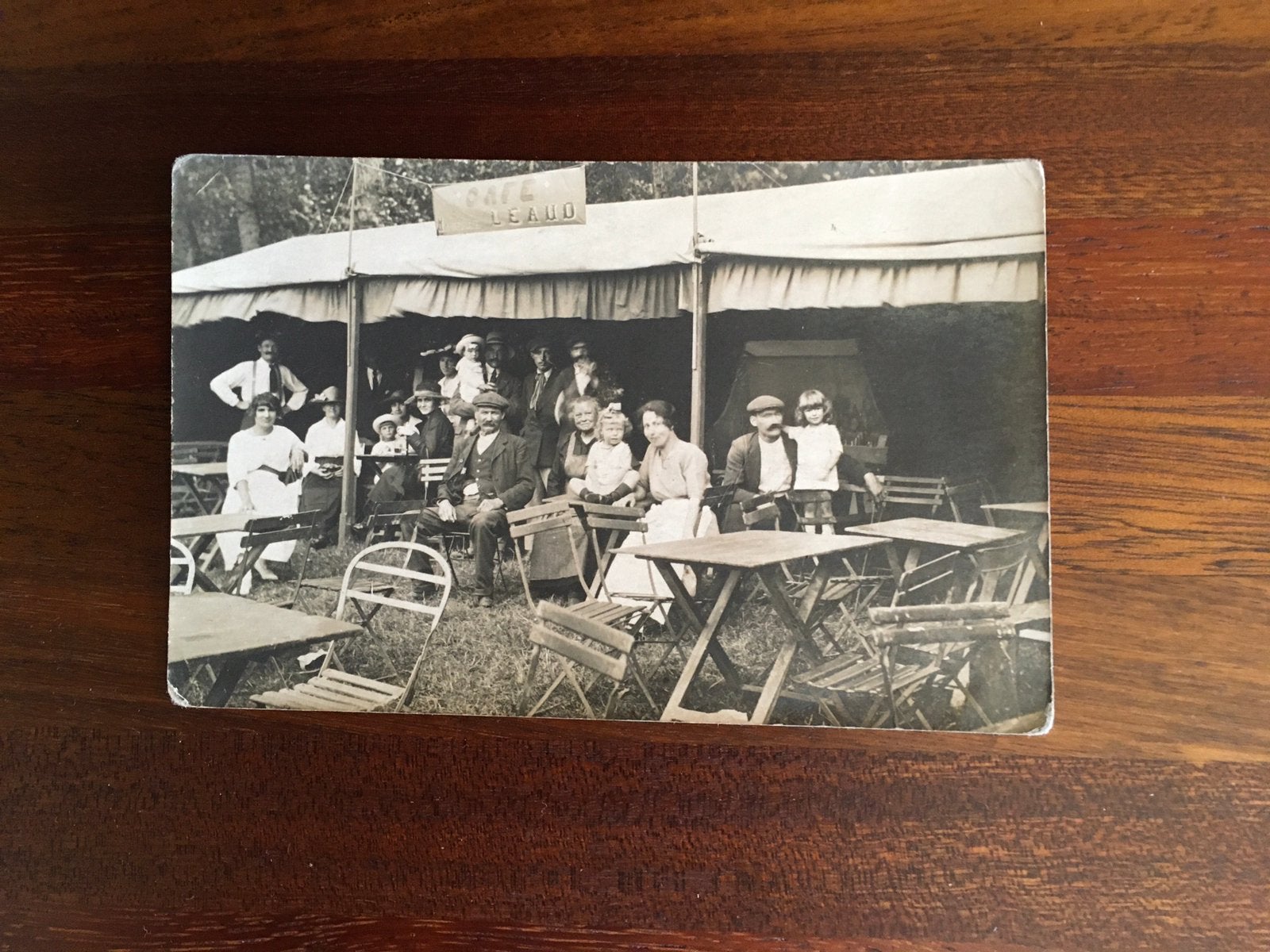 Oude Franse postkaart cafe, Verzamelen, Verzenden, Ongelopen