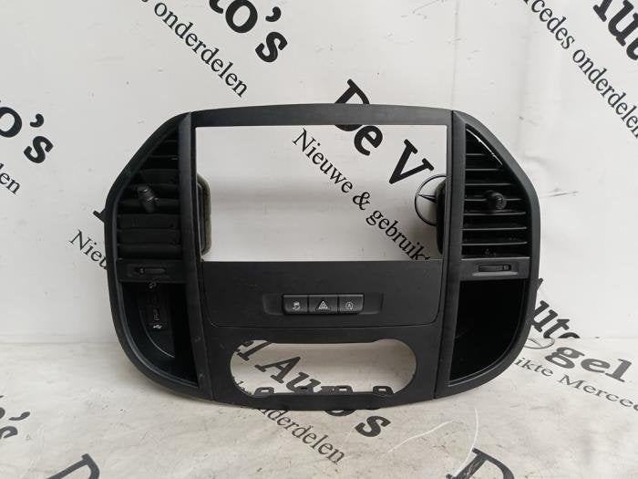 Cadre radio d'un Mercedes Vito, 3 mois de garantie, Utilisé, -, -