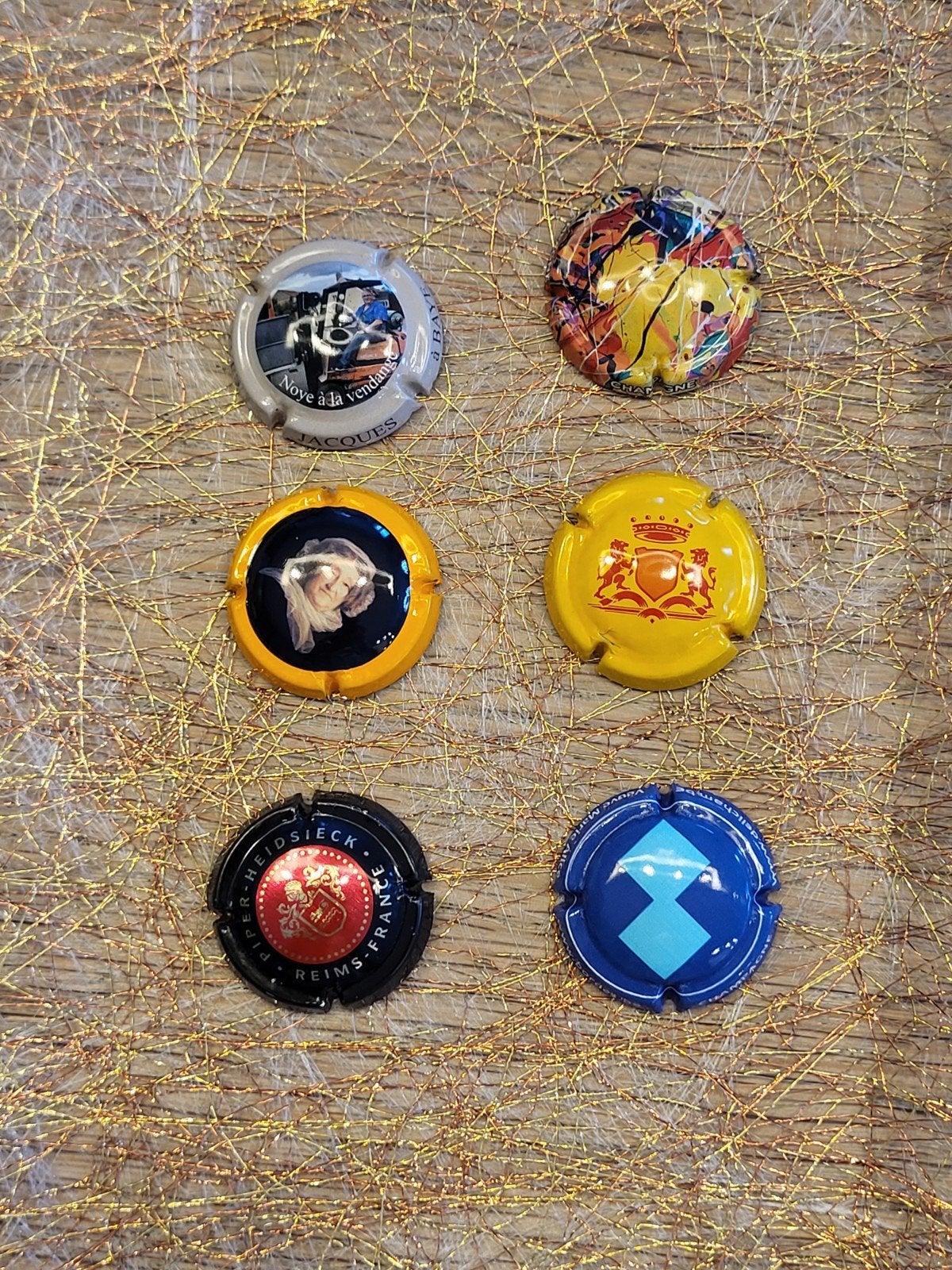 set van 20 champagne capsules, Collections, Broches, Pins & Badges, Enlèvement