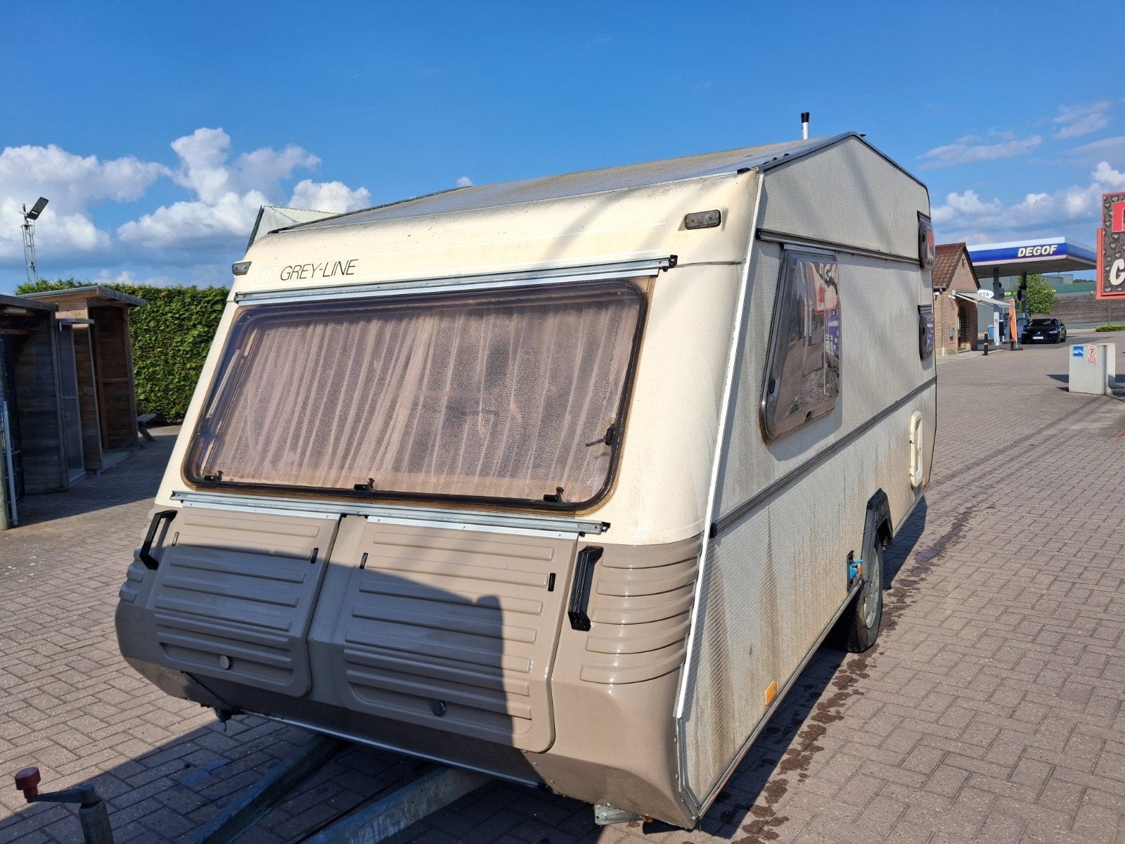 Caravan zonder papieren, Caravans en Kamperen, Caravans, Particulier, tot en met 5, 750 - 1000 kg, Treinzit, Kip, 2 aparte bedden