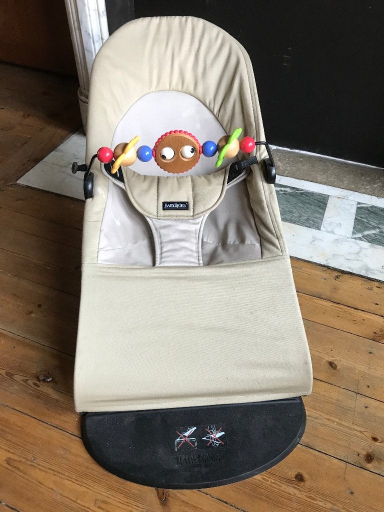 Relax Babybjörn beige avec arceau de jeu en bois, Enlèvement, Comme neuf, Autres types