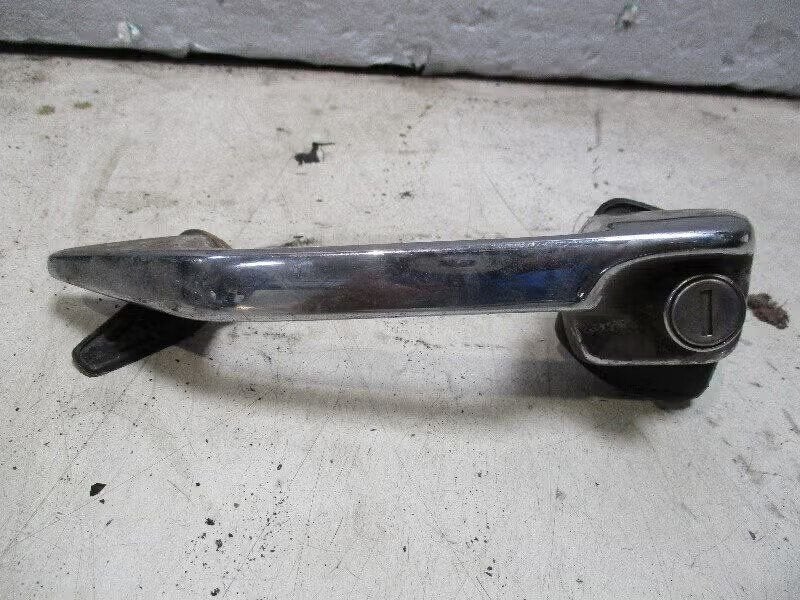 PORTIERGREEP BUITEN LINKS VOOR / 8 (W115) (115-766-01-01), Autos : Pièces & Accessoires, Carrosserie & Tôlerie, Mercedes-Benz AG