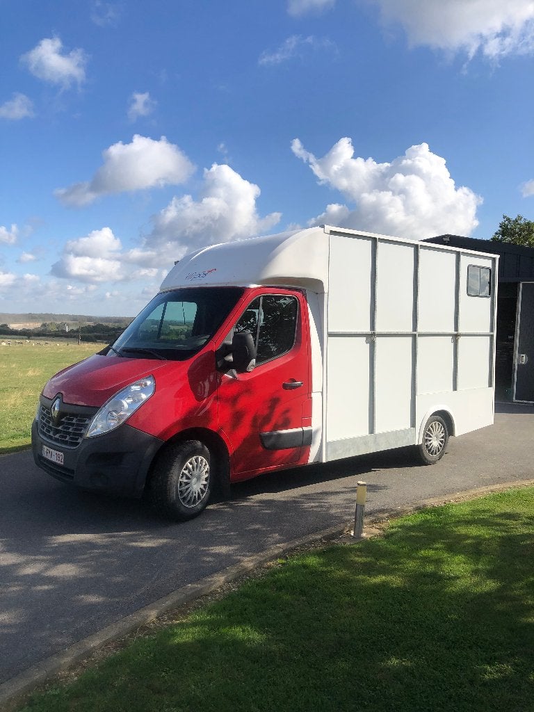 Fourgon pour chevaux, Auto's, Voorwielaandrijving, 4 deurs, Stof, 4 cilinders