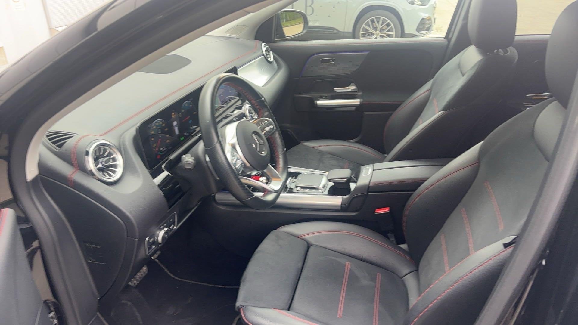 Mercedes-Benz EQA 250 AMG Line + CARPLAY + TREKHAAK + NIGHTP, Auto's, Stof, Gebruikt, Zwart, 5 zetels