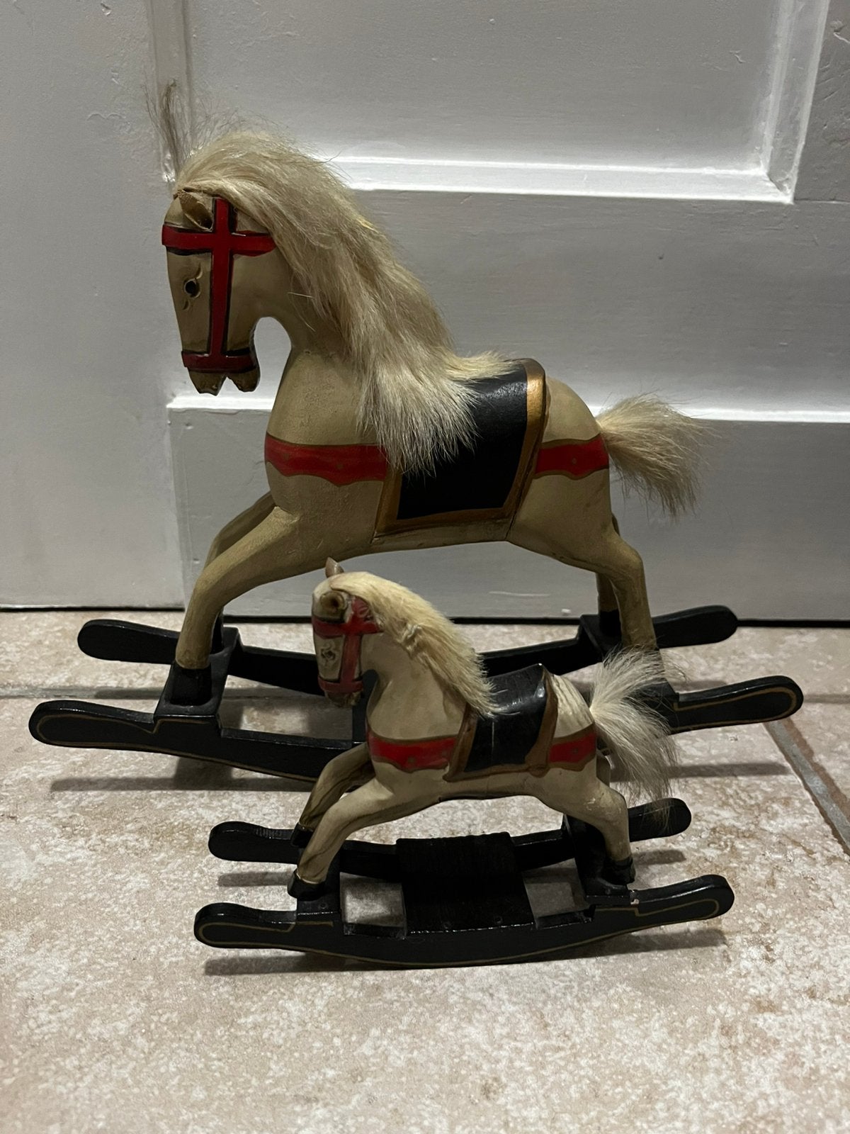 Twee kleine houten paardjes, Enlèvement, Comme neuf