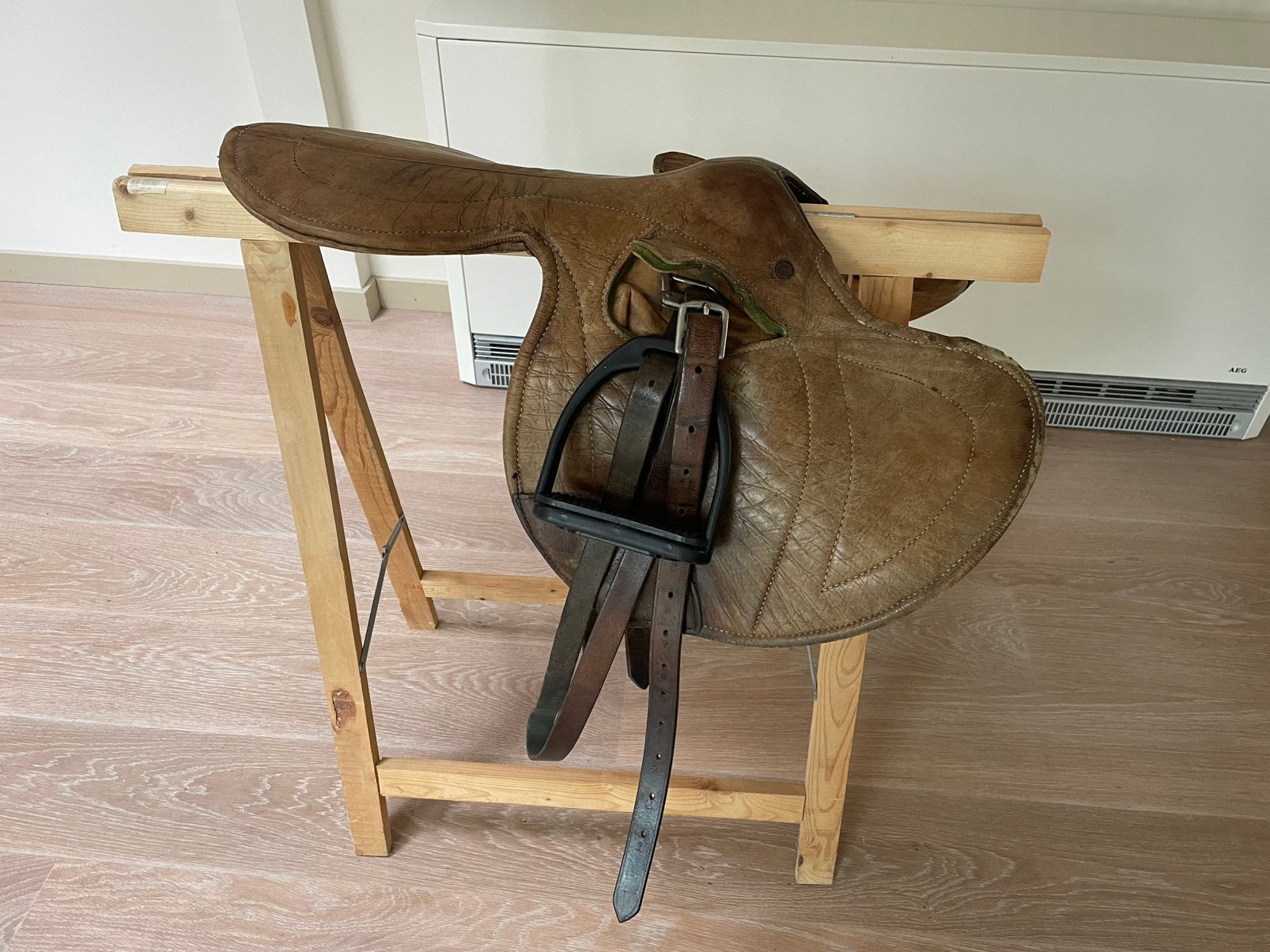 Leather training race saddle. Handmade by professionals !, Hobby en Vrije tijd, Ophalen, Gebruikt