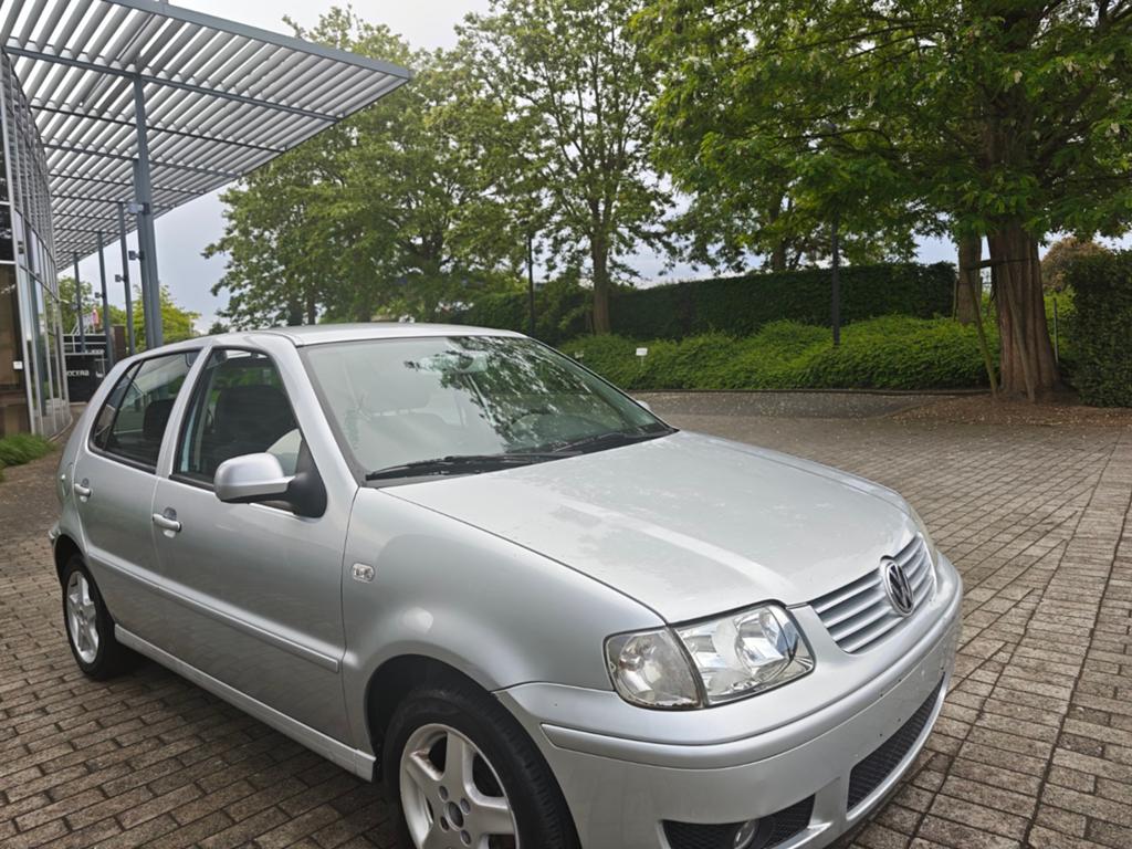 VW polo / essence/ Airco/ 5 portes/ nouveau embrayage, Autos, Achat, Entreprise, Carnet d'entretien, 5 portes
