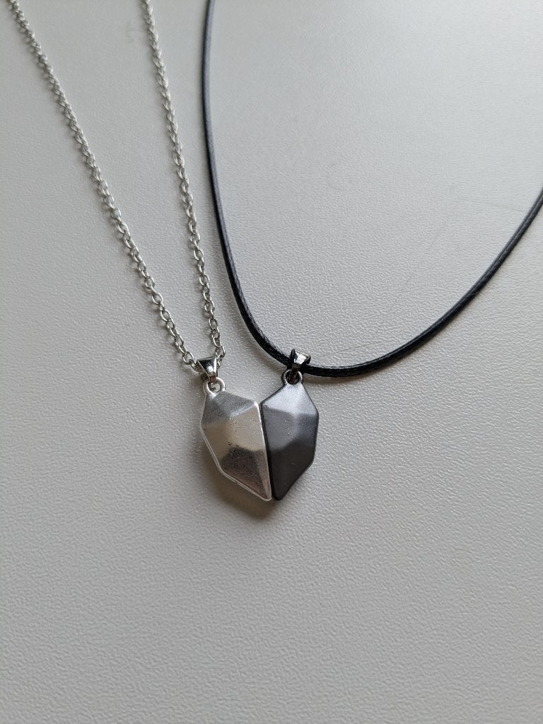 Hart-vormige magnetische halskettingen voor koppels, Bijoux, Sacs & Beauté, Colliers, Neuf, Enlèvement ou Envoi, Autres matériaux