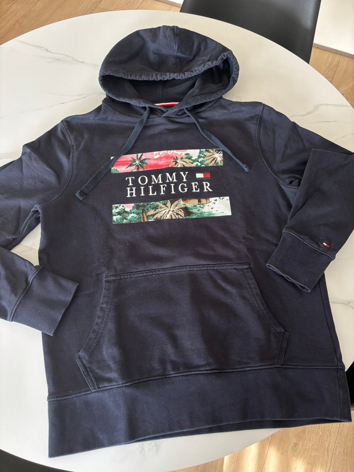 Pull moyen Tommy Hilfiger, Enlèvement, Comme neuf