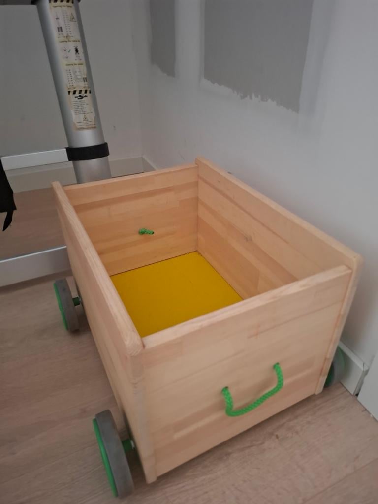 Rijdende speelgoedbak, Ophalen
