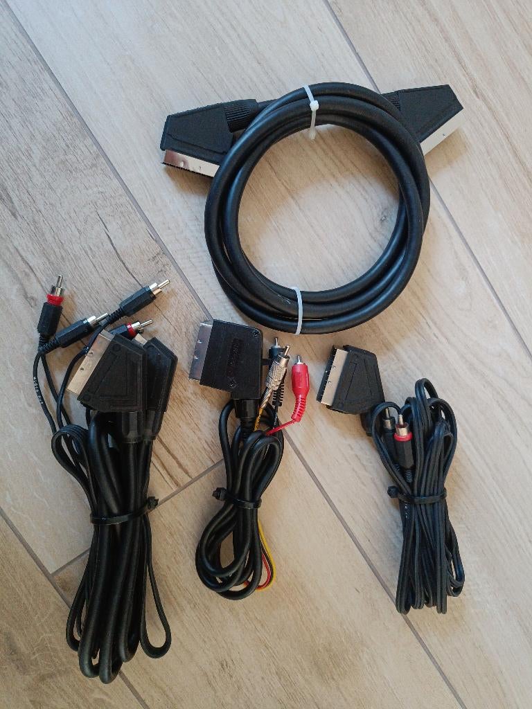Allerhande SCART-kabels, Audio, Tv en Foto, Audiokabels en Televisiekabels, Ophalen, Gebruikt, Minder dan 2 meter, Scartkabel