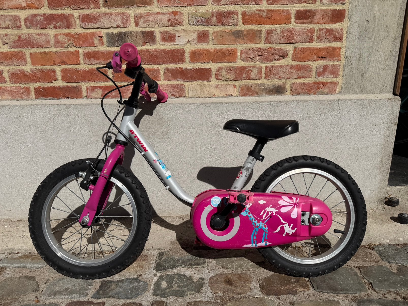 kinderfiets Btwin - roze, Fietsen en Brommers, Fietsen | Kinderfietsjes, Ophalen, Zijwieltjes, Gebruikt, Velgrem