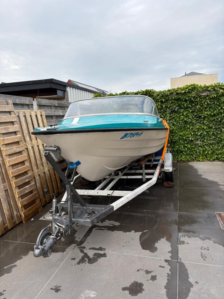 Bateau + remorque + moteur, Utilisé, Moteur hors-bord, Polyester, Essence
