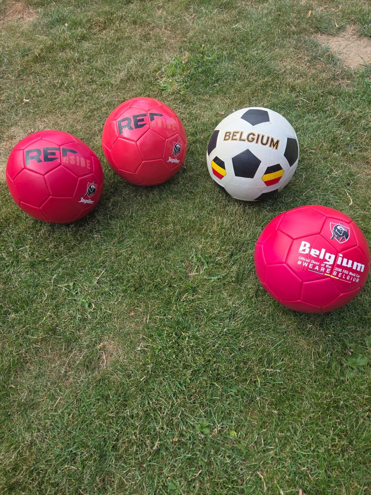 5 voetballen Belgium Jupiler wk 2018, Ophalen