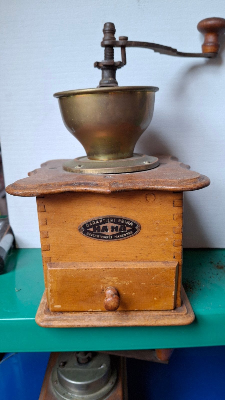 Moulin à café ancien en bois HA-HA avec entonnoir en laiton, Enlèvement ou Envoi
