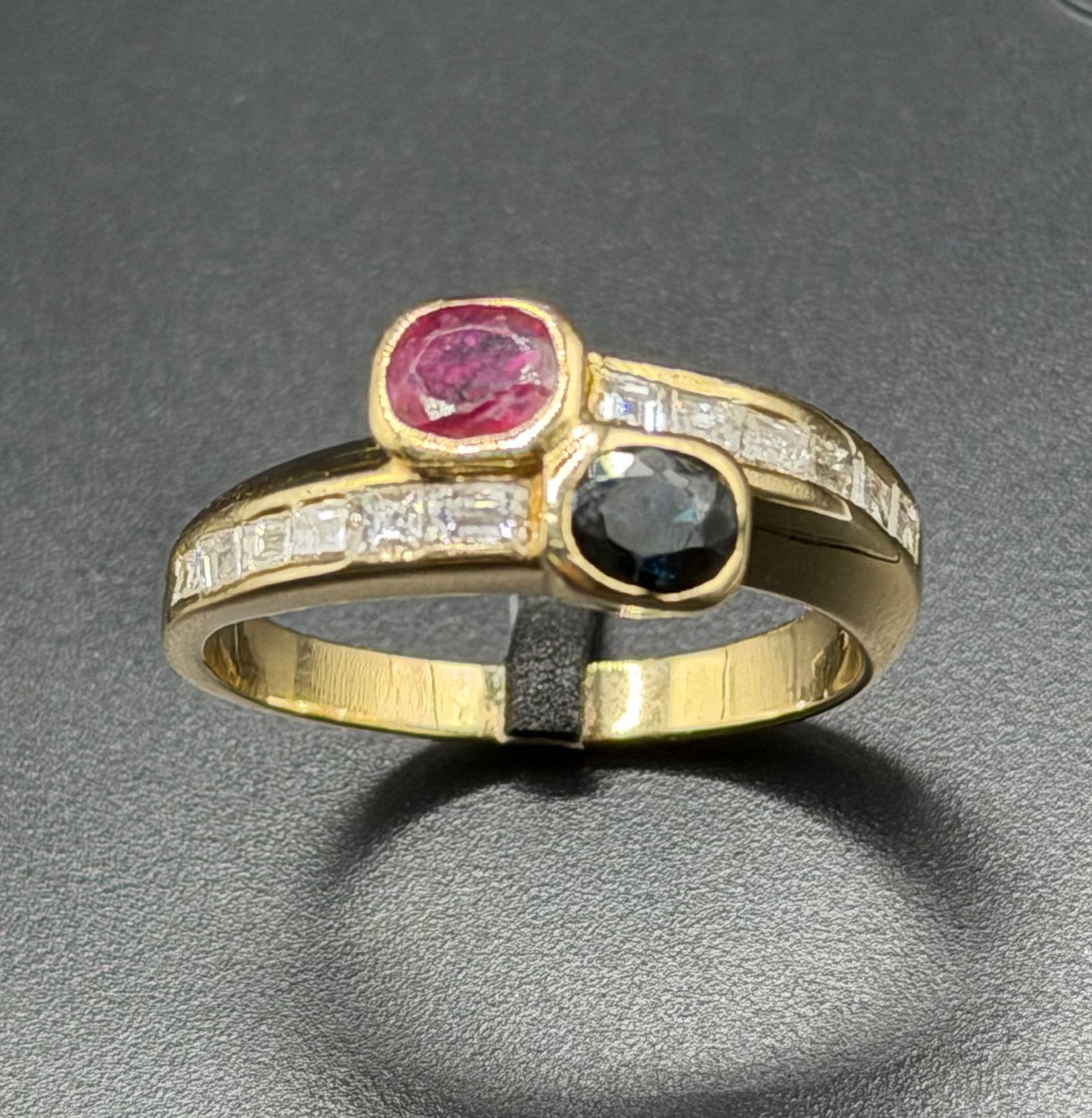 18K gouden ring met natuurlijke diamant saffier robijn- 19mm, Handtassen en Accessoires, 19 tot 20, Geel, Ophalen of Verzenden