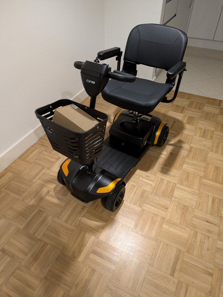 Scootmobiel voor binnen en buiten NIEUW ONE, Ophalen, 10 km/u of minder, 16 t/m 25 km, Nieuw