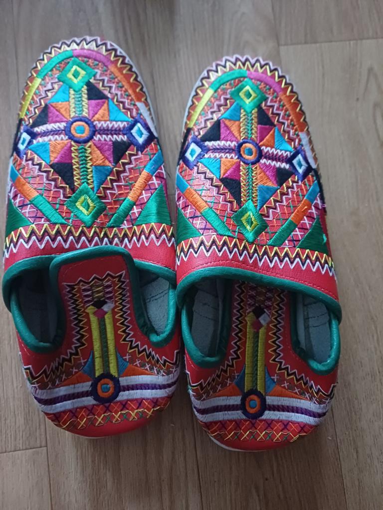 Pantoufles marocain, Enfants & Bébés, Vêtements enfant | Chaussures & Chaussettes, Enlèvement