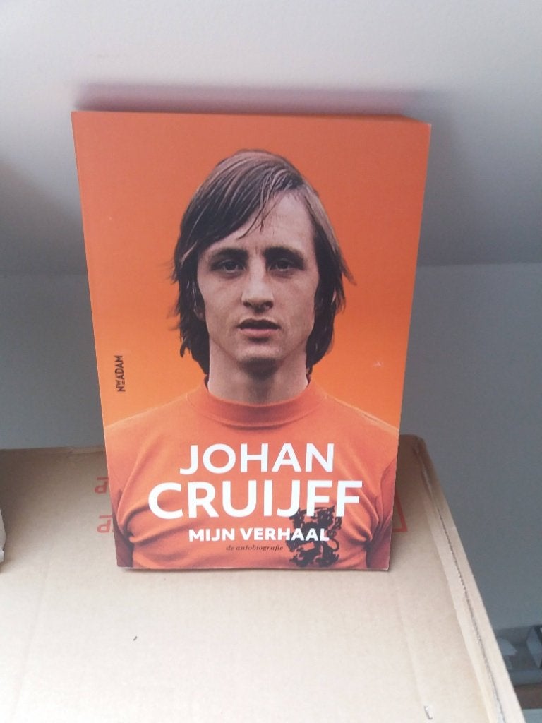 Boek Johan Cruyf + tegen de stroom in, Boeken, Literatuur, Ophalen, Nieuw