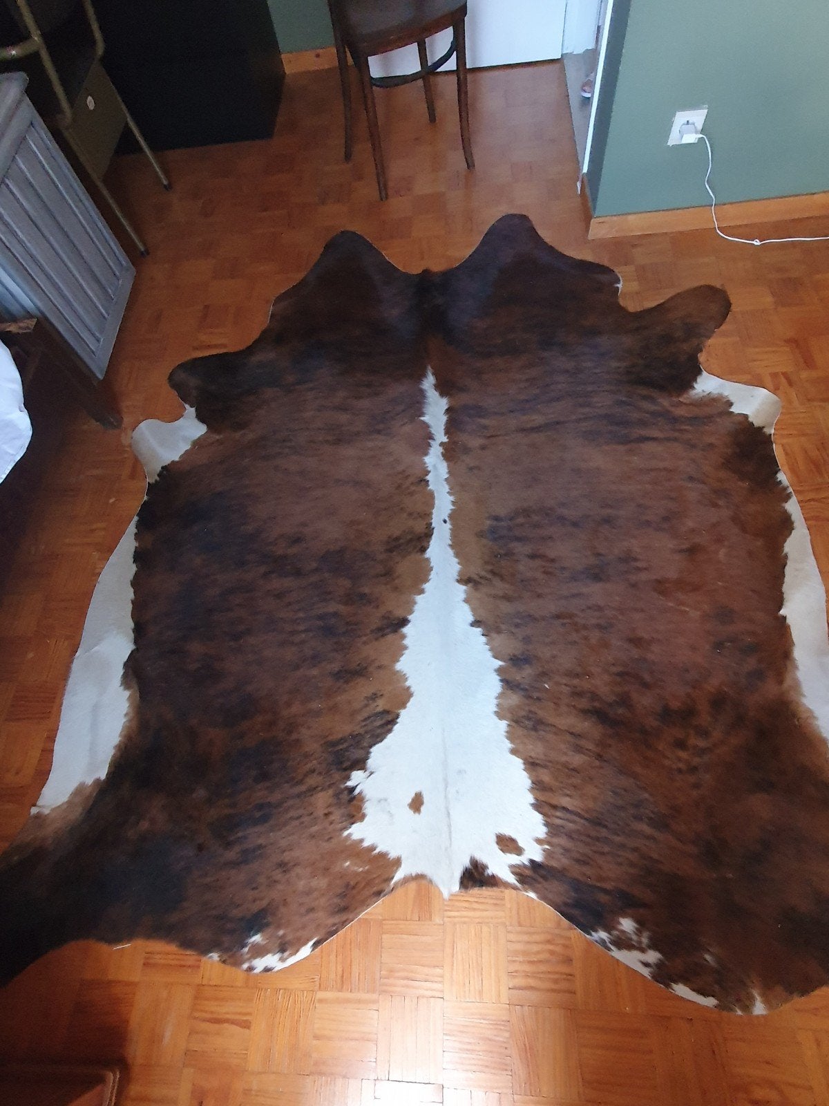 Mooi koevel tapijt. Bruin met zwarte en witte vlekjes., Huis en Inrichting, Ophalen