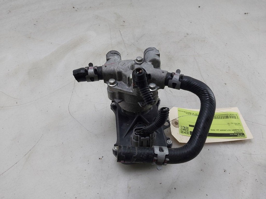 OLIEPOMP Mitsubishi Outlander (GF / GG) (|9430A064|), Gebruikt, Info@mitsubishi-motors.de, MITSUBISHI, Mitsubishi