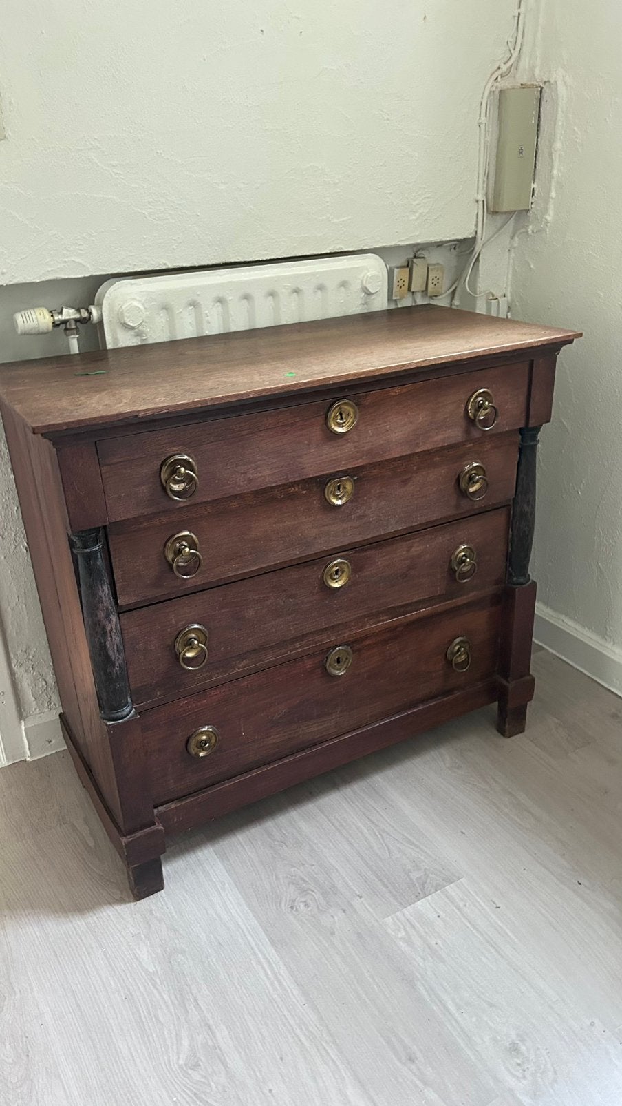 Commode Empire ancienne en bois avec ferrures en laiton, Enlèvement, Utilisé