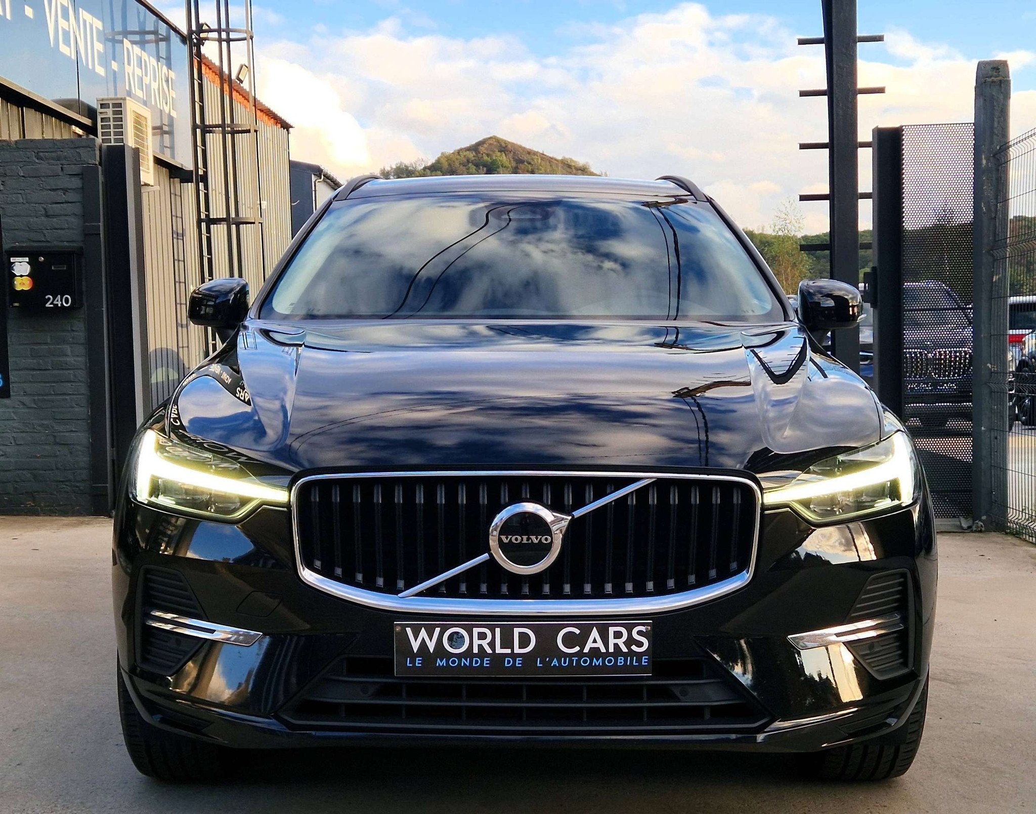 Volvo XC60 2.0 D4 - TVAC/BTW*IN - BOITE AUTO - COCKPIT - CAM, Autos, Cuir, Euro 6, Entreprise, Noir
