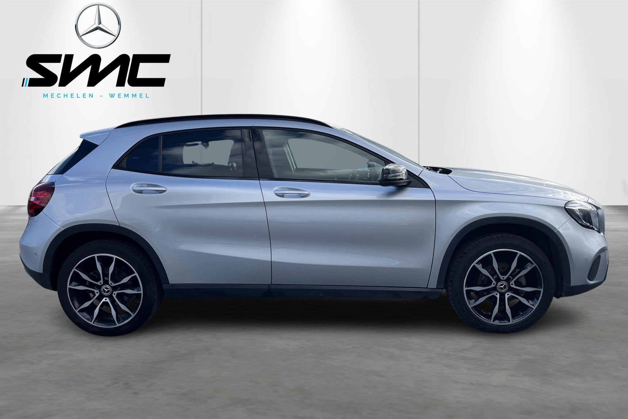 Mercedes-Benz GLA GLA 180 Business Solution, Auto's, Gebruikt, Zwart, 4 cilinders, 700 kg