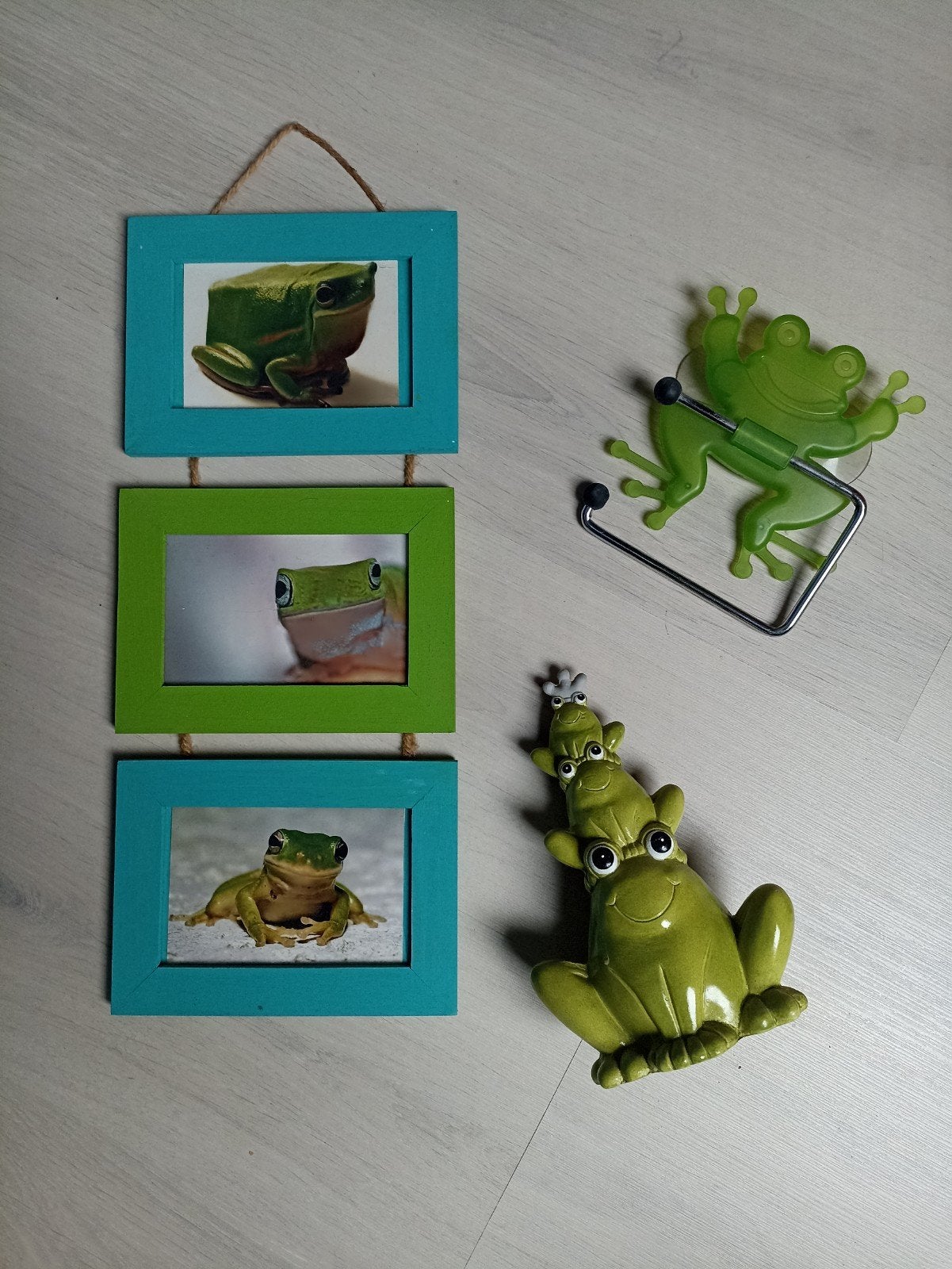 Lot décorations "grenouille" 
- 1 cadre
- 1 porte papier W, Enlèvement ou Envoi, Utilisé