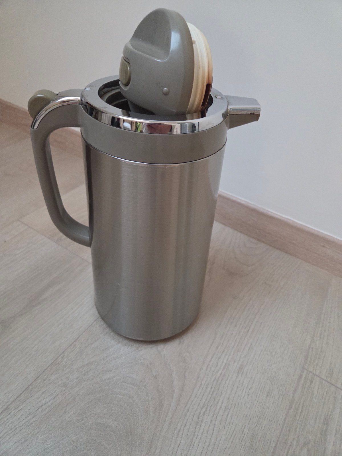 Tiger thermos kan 1,59 liter, Enlèvement, Gris