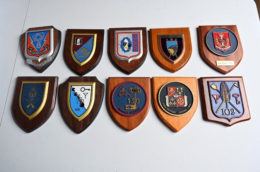 Lot diverse crests van het belgische leger (1), Verzenden, Landmacht, Embleem of Badge