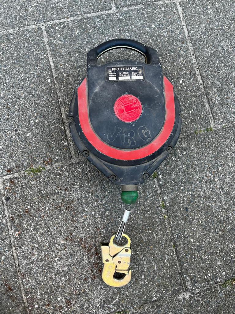 valbeveiliging / valbescherming / valstop (zelfoprollend), Doe-het-zelf en Bouw, Veiligheidskleding, Ophalen