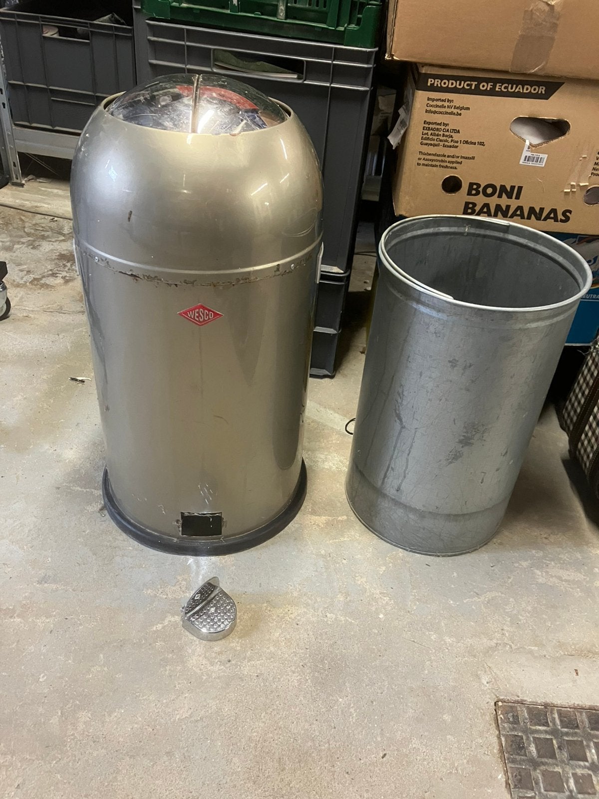 Poubelle wesco a réparer ou pour pieces, Ophalen, Gebruikt